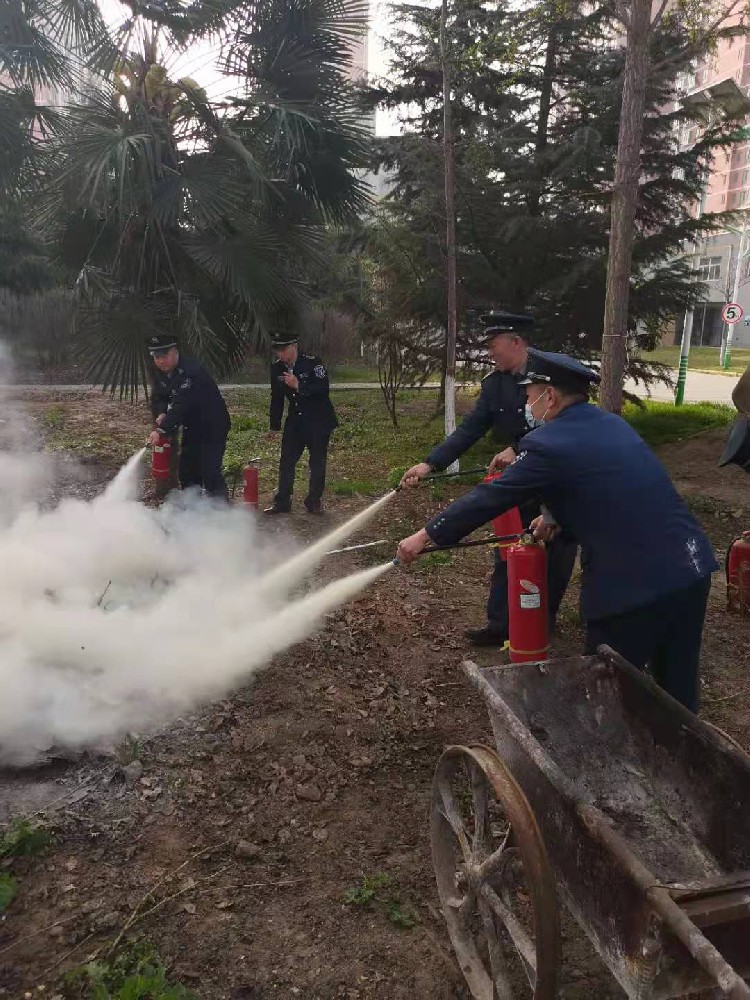 消控室值班员：身兼数职的