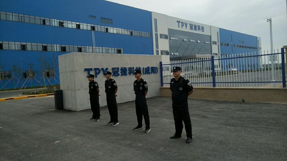 做保安，维护工作秩序的同时，又要保障自身安全三