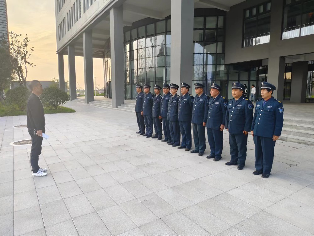 保安：只有在工作中千锤百炼，才能在磨砺中铸就生存韧性一