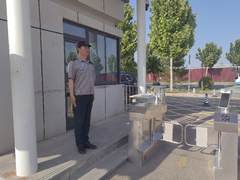 保安：只有在工作中千锤百炼，才能在磨砺中铸就生存韧性二