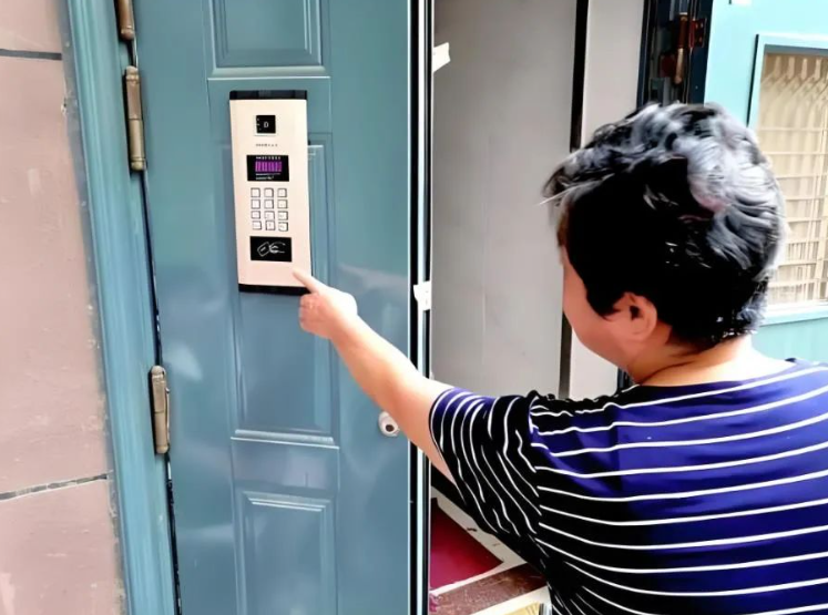 门禁坏了物业该怎么办？